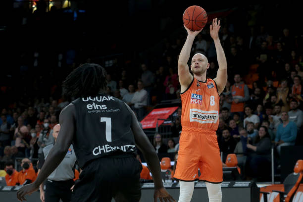 用一脚精准 用一脚精准