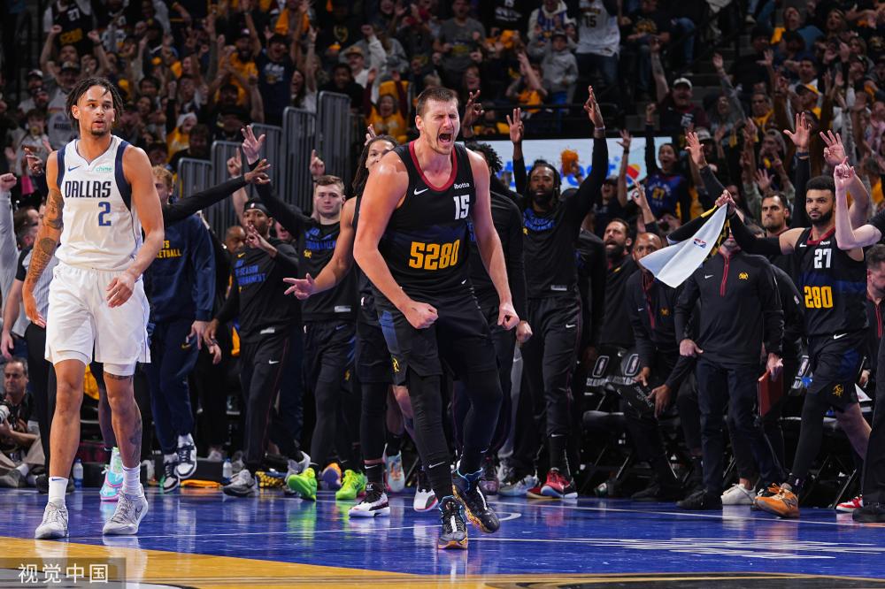 而替补席上 而替补席上